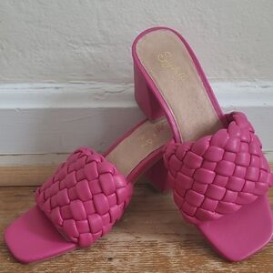 EUC Seychelles Pink Woven Sandals, Size 7